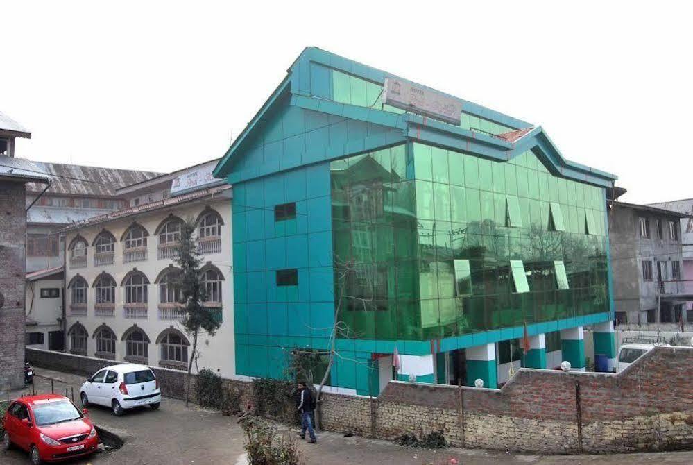 Hotel Ibni Kabeer Σριναγκάρ Εξωτερικό φωτογραφία
