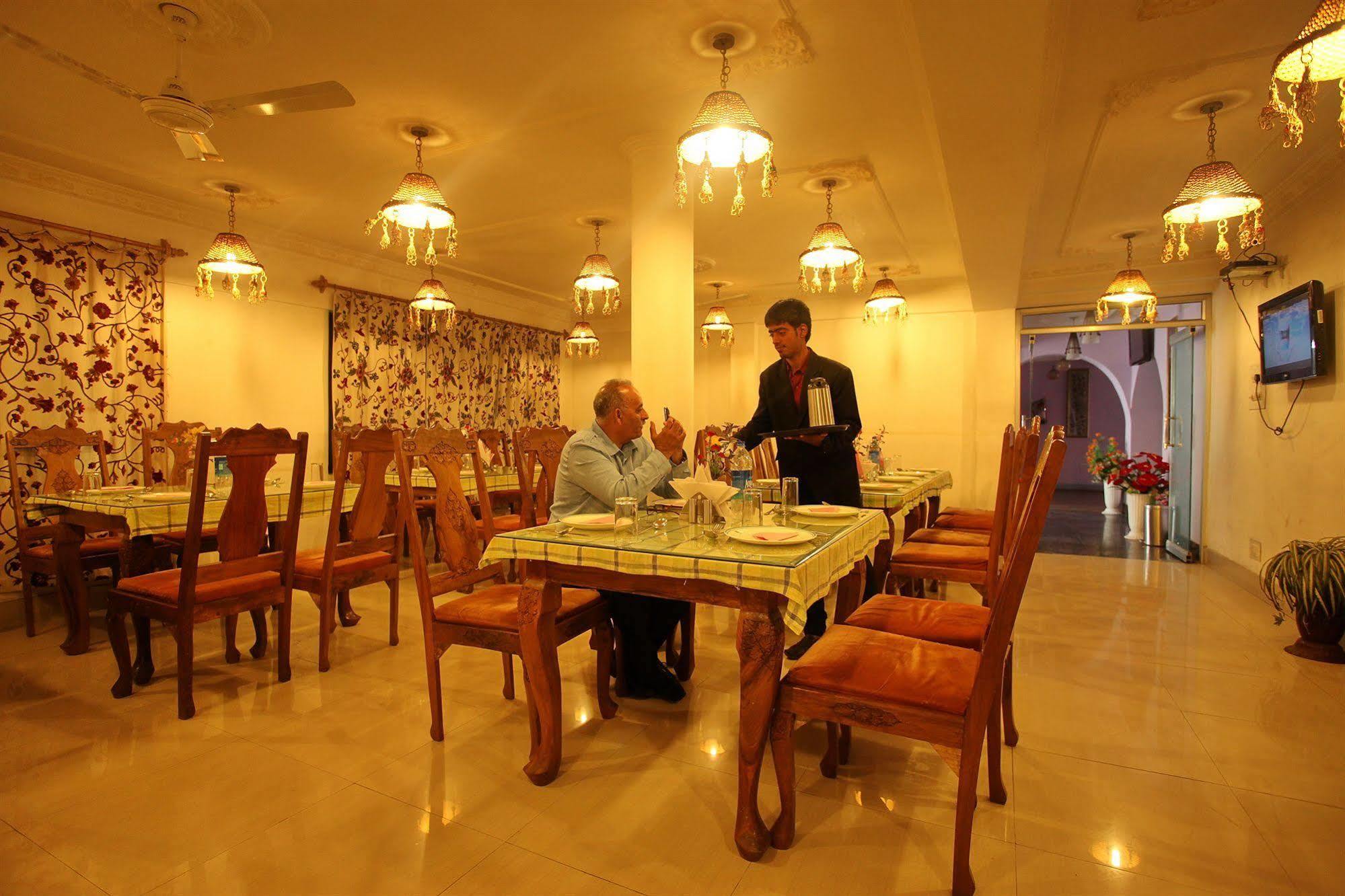 Hotel Ibni Kabeer Σριναγκάρ Εξωτερικό φωτογραφία