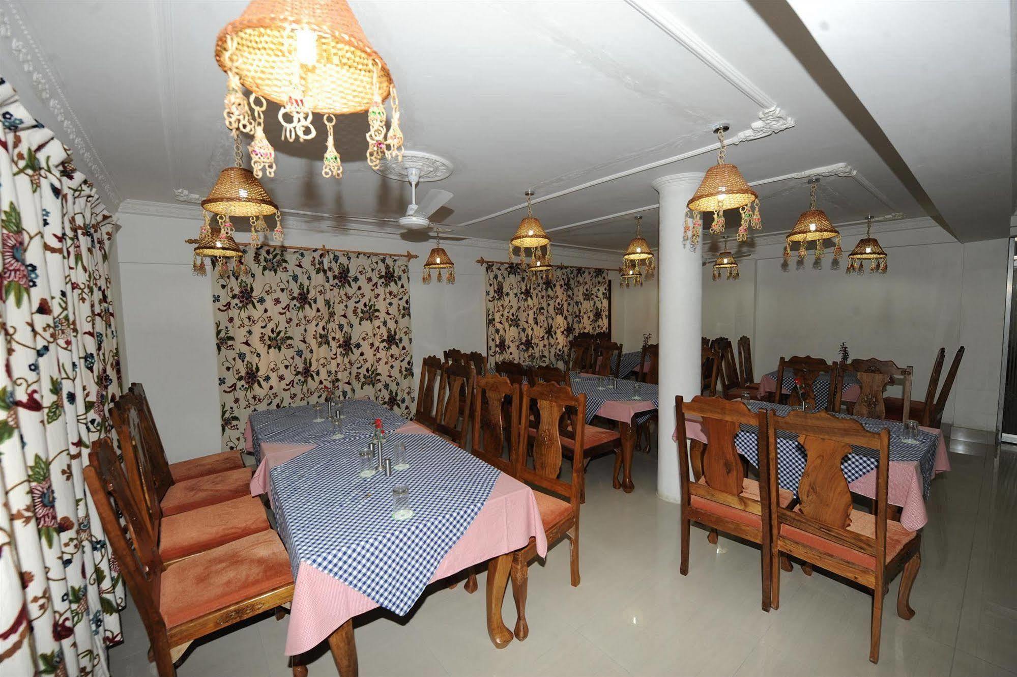 Hotel Ibni Kabeer Σριναγκάρ Εξωτερικό φωτογραφία