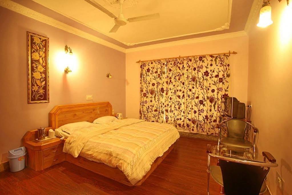 Hotel Ibni Kabeer Σριναγκάρ Εξωτερικό φωτογραφία