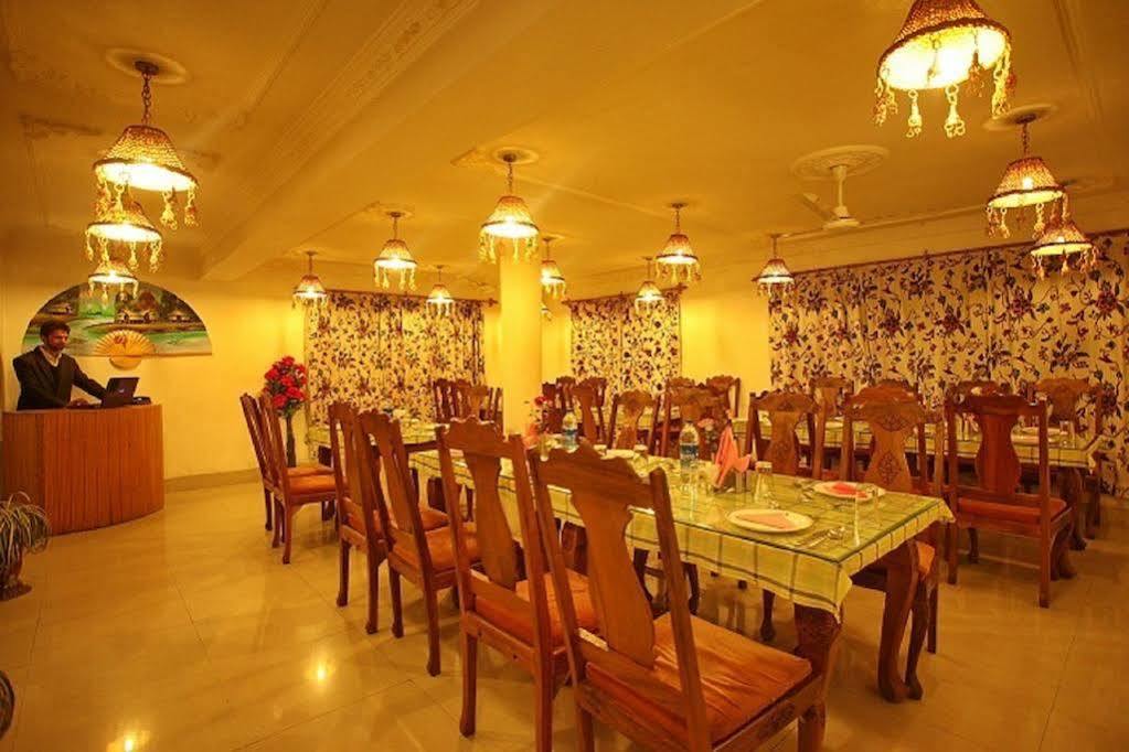 Hotel Ibni Kabeer Σριναγκάρ Εξωτερικό φωτογραφία