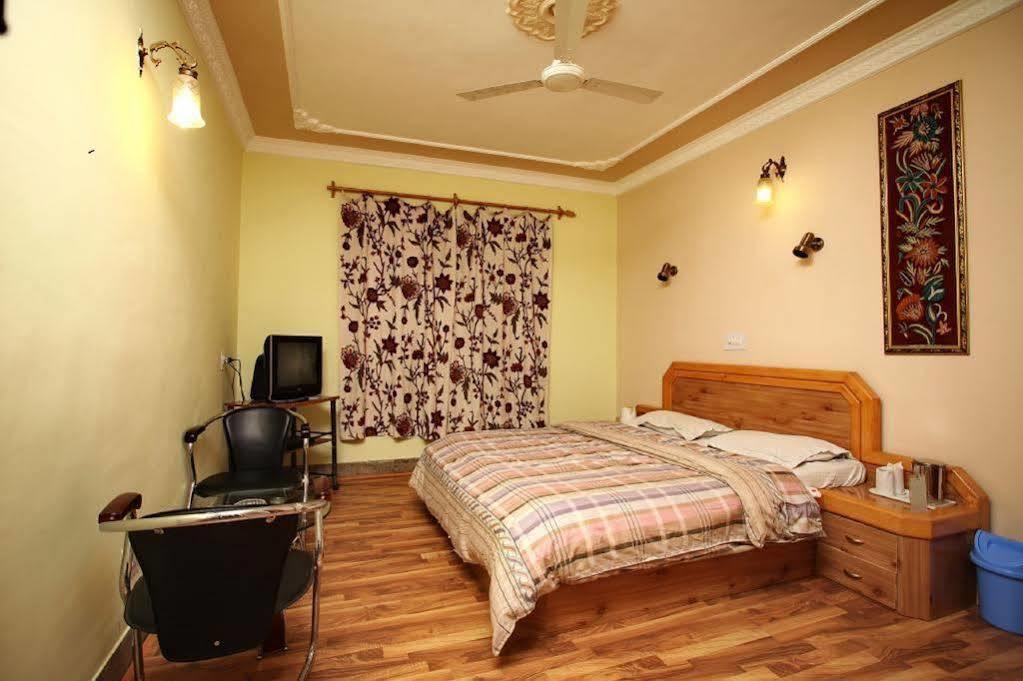 Hotel Ibni Kabeer Σριναγκάρ Εξωτερικό φωτογραφία